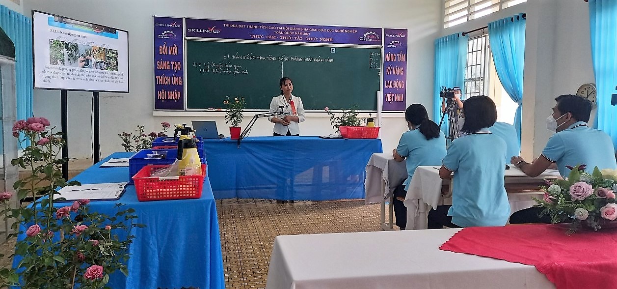 Trường TC Kinh tế - Kỹ thuật Tây Ninh tham gia Hội giảng nhà giáo giáo dục nghề nghiệp toàn quốc năm 2021